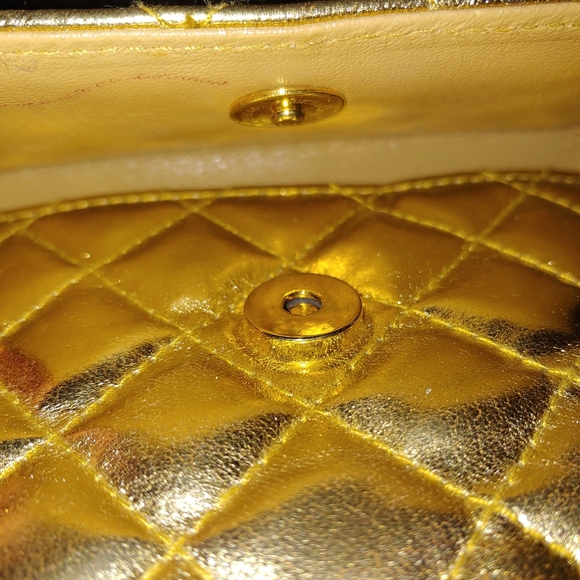 Vintage gold purse with long strap - Picture 10 of 16